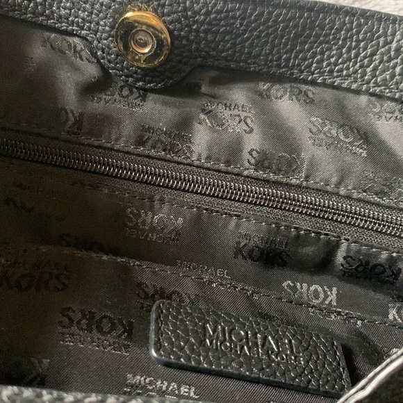 Michael Kors handbag (includes matching wallet) - Picture 9 of 11